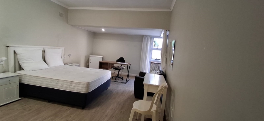 7 Bedroom Property for Sale in Bonza Bay Eastern Cape